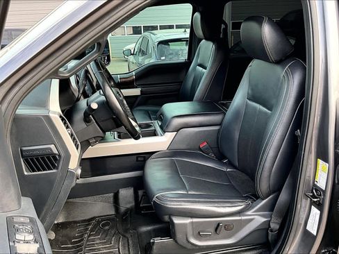 Certified 2022 Ford F250 Lariat w/ Black Appearance Package image 7