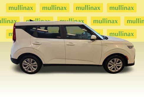 Used 2020 Kia Soul LX image 2