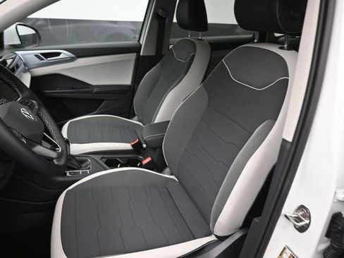 New 2026 Volkswagen Taos SE image 19