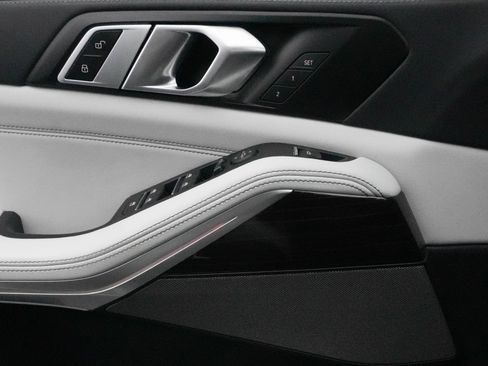 Used 2024 BMW X5 xDrive40i w/ Premium Package image 13