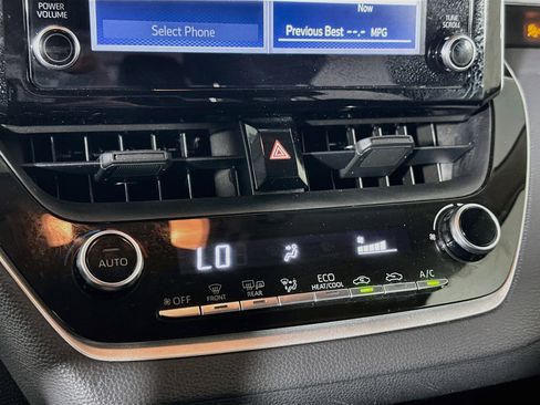 Used 2020 Toyota Corolla LE FWD image 23