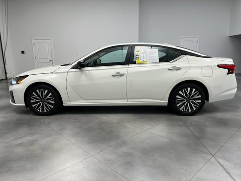 Used 2025 Nissan Altima 2.5 SV FWD image 5