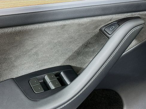 Used 2024 Tesla Model Y Long Range image 15