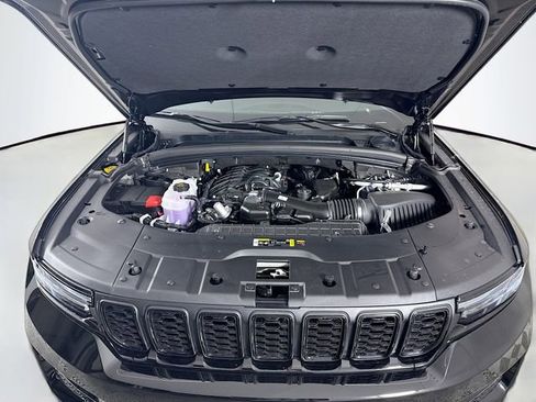 New 2025 Jeep Grand Cherokee Limited image 30