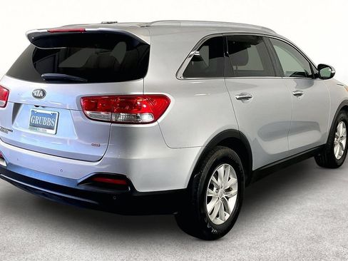 Used 2016 Kia Sorento FWD w/ LX Convenience Package image 4