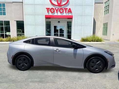 Used 2023 Toyota Prius LE FWD image 8
