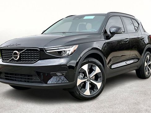 New 2026 Volvo XC40 B5 Plus AWD/4WD image 2