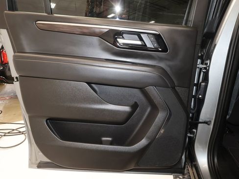 Used 2025 Chevrolet Suburban Z71 AWD/4WD image 20