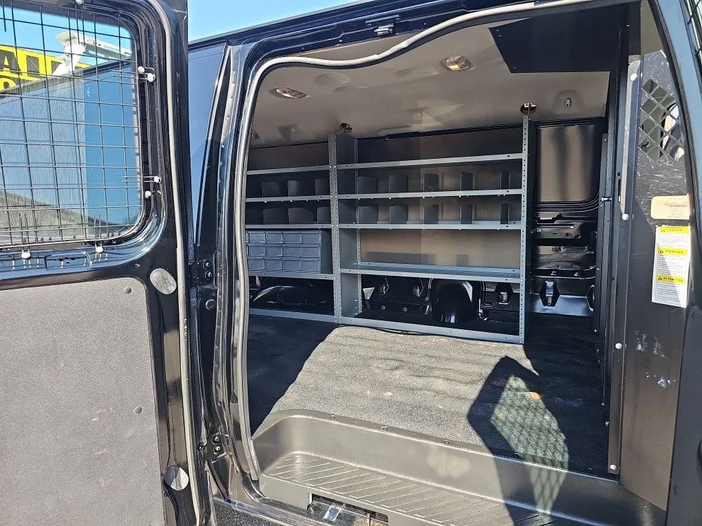 Used 2014 Ford E-350 and Econoline 350 Super Duty w/ Insulation Package RWD image 18