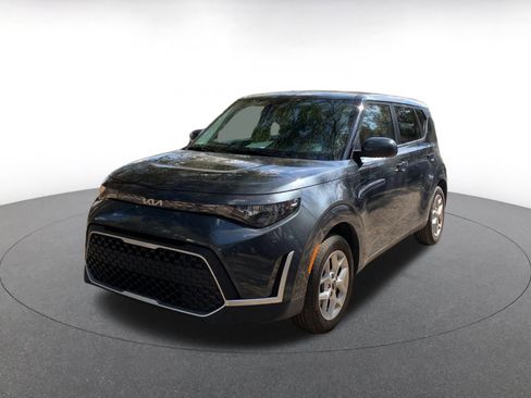 Used 2025 Kia Soul LX w/ LX Technology Package image 3