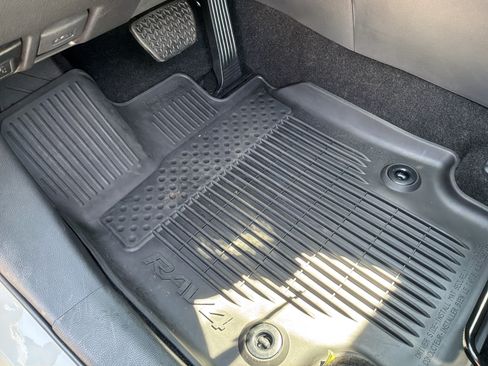 Used 2025 Toyota RAV4 LE FWD image 17