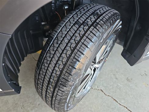 New 2025 Subaru Outback Premium image 32