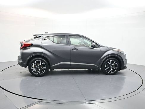 Used 2018 Toyota C-HR XLE FWD image 8