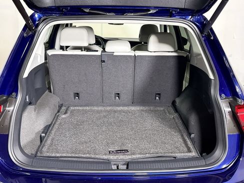 Certified 2024 Volkswagen Tiguan SE w/ Panoramic Sunroof Package AWD/4WD image 22