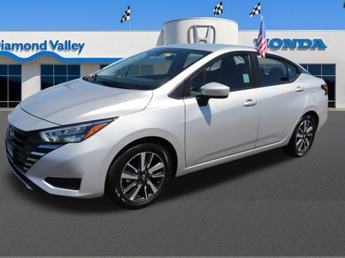 Used 2025 Nissan Versa SV FWD image 3