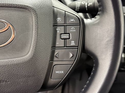 Used 2023 Toyota Prius LE FWD image 18