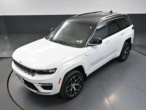 Used 2023 Jeep Grand Cherokee Summit AWD/4WD image 64