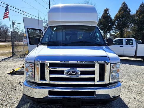 Used 2014 Ford E-350 and Econoline 350 Extended Super Duty w/ Power Group image 2