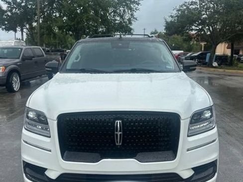 Used 2021 Lincoln Navigator L Black Label w/ Cargo Convenience Package AWD/4WD image 3