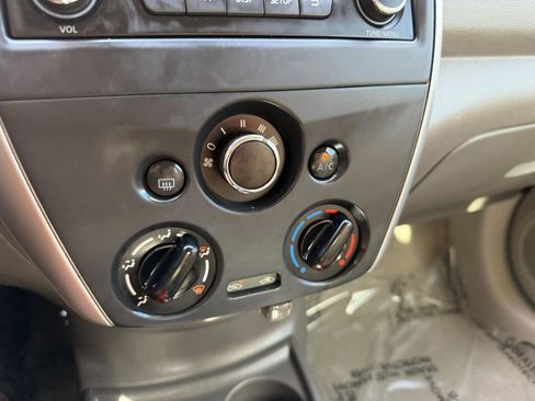 Used 2015 Nissan Versa SV FWD image 33