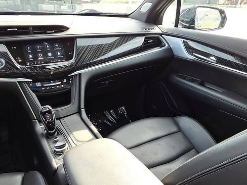 Used 2025 Cadillac XT6 Premium Luxury AWD/4WD image 23