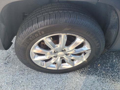 Used 2017 Jeep Cherokee Limited AWD/4WD image 8