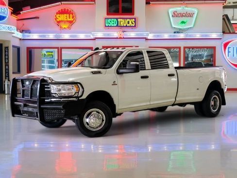 Used 2024 RAM 3500 Tradesman w/ Chrome Appearance Group AWD/4WD image 2