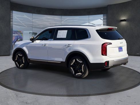 Used 2025 Kia Telluride S FWD image 4