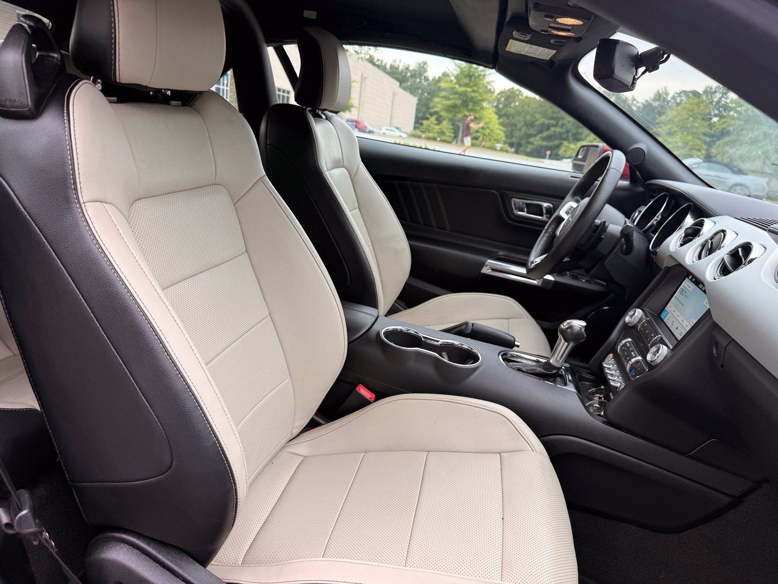 Used 2017 Ford Mustang Premium RWD image 37