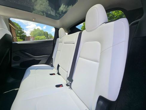 Used 2024 Tesla Model Y Long Range RWD image 60