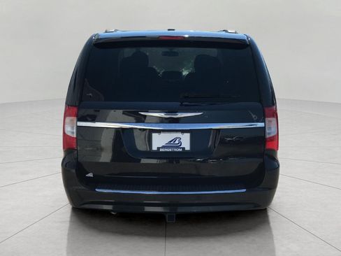 Used 2016 Chrysler Town & Country LX FWD image 24