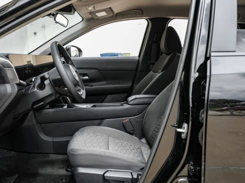 Used 2025 Nissan Kicks SV w/ Illumination Package FWD image 3