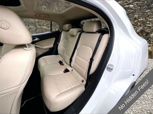 Used 2019 Mercedes-Benz GLA 250 4MATIC w/ Premium Package image 23
