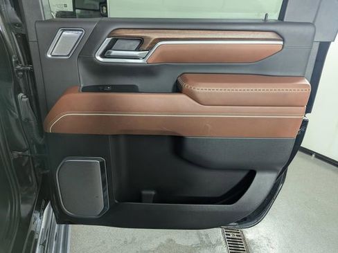 Used 2025 GMC Sierra 3500 Denali Ultimate AWD/4WD image 17