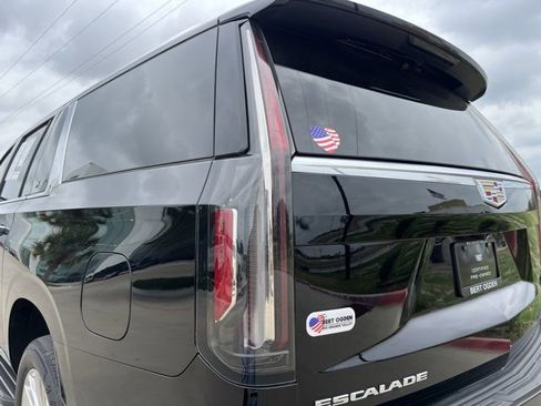 Used 2023 Cadillac Escalade ESV Premium Luxury image 9
