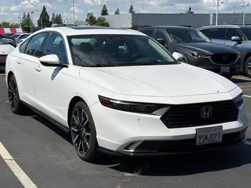 Used 2025 Honda Accord Touring image 3