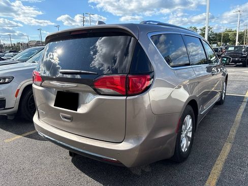 Certified 2018 Chrysler Pacifica Touring-L FWD image 4