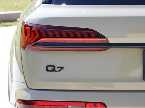 Used 2021 Audi Q7 3.0T Premium Plus AWD/4WD image 39