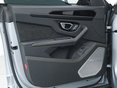 Used 2023 Lamborghini Urus S image 6