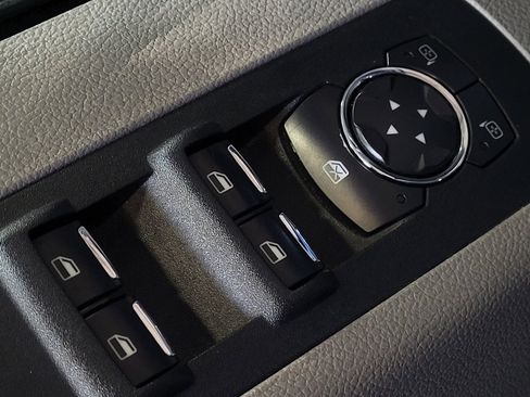 Used 2015 Ford F150 XLT AWD/4WD image 27