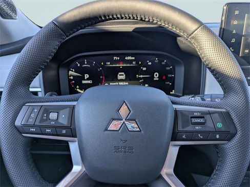 New 2025 Mitsubishi Outlander SE image 30