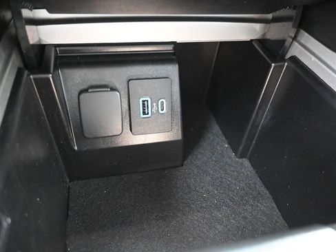 Certified 2022 Ford Explorer XLT w/ Equipment Group 202A image 29