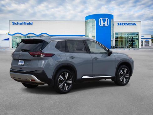 Used 2023 Nissan Rogue Platinum w/ Platinum Premium Package image 3