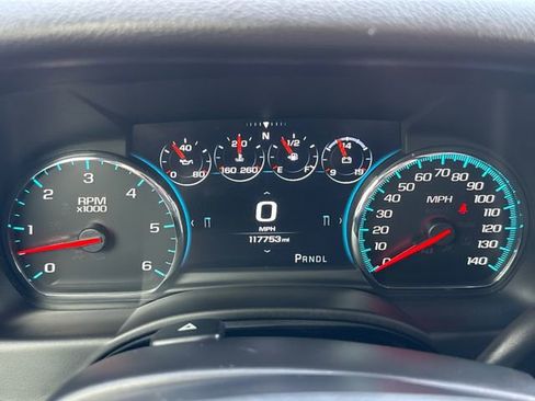 Used 2017 Chevrolet Suburban LT image 17