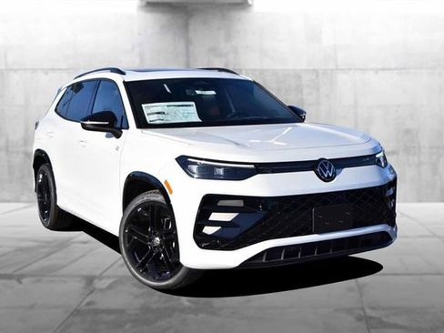 New 2026 Volkswagen Tiguan SE R-Line image 2