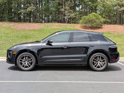 Certified 2026 Porsche Macan AWD/4WD image 2