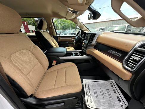 Used 2019 RAM 1500 Big Horn AWD/4WD image 12
