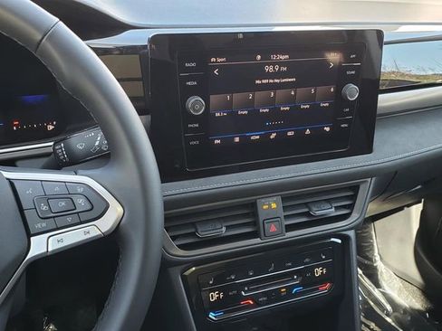 New 2026 Volkswagen Taos SE AWD/4WD image 11