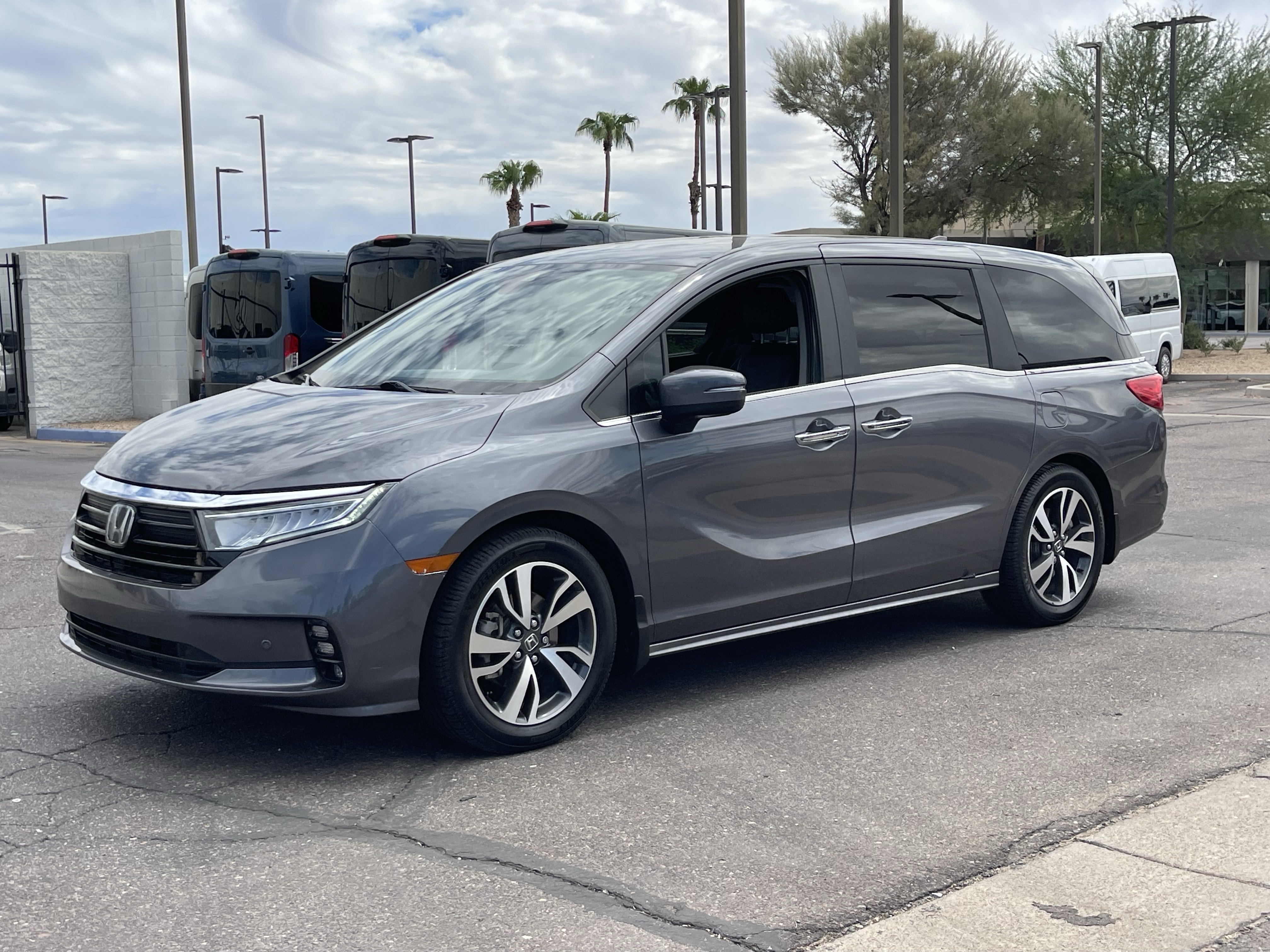 Used 2021 Honda Odyssey Touring image 2