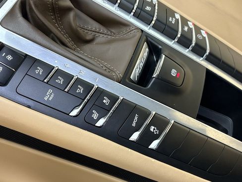 Used 2018 Porsche Macan S image 31